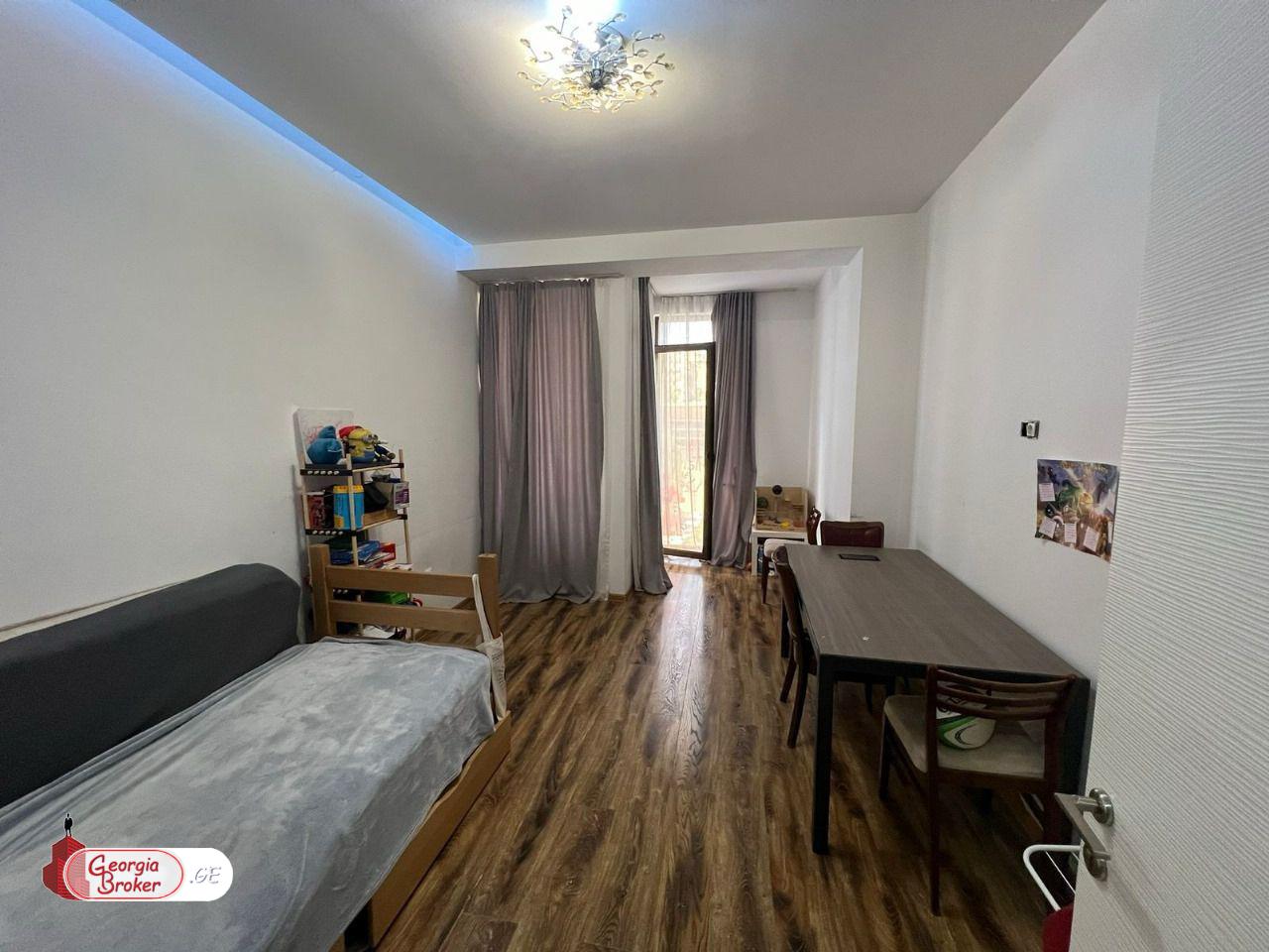 იყიდება ახალი გარემონტებული 4 ოთახიანი ბინა